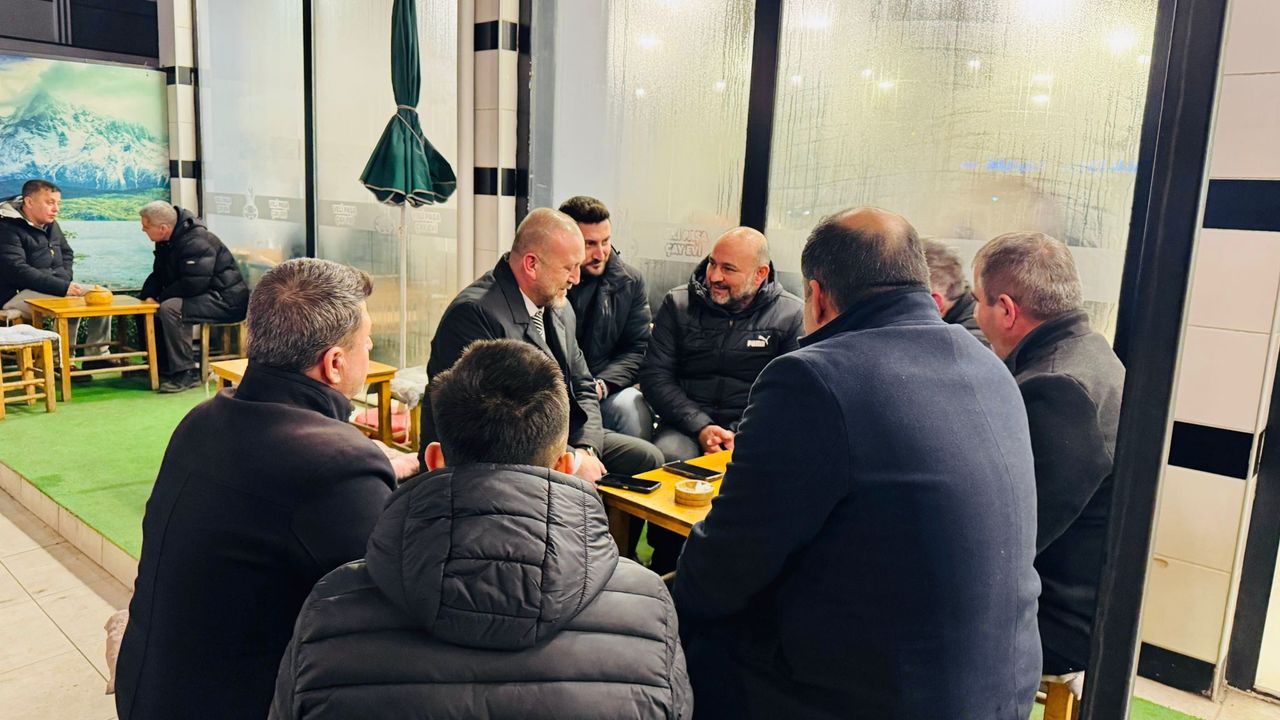 Gönül Sofrasından Çay Ocaklarına: Teravih Sonrası Vatandaşla Buluşma