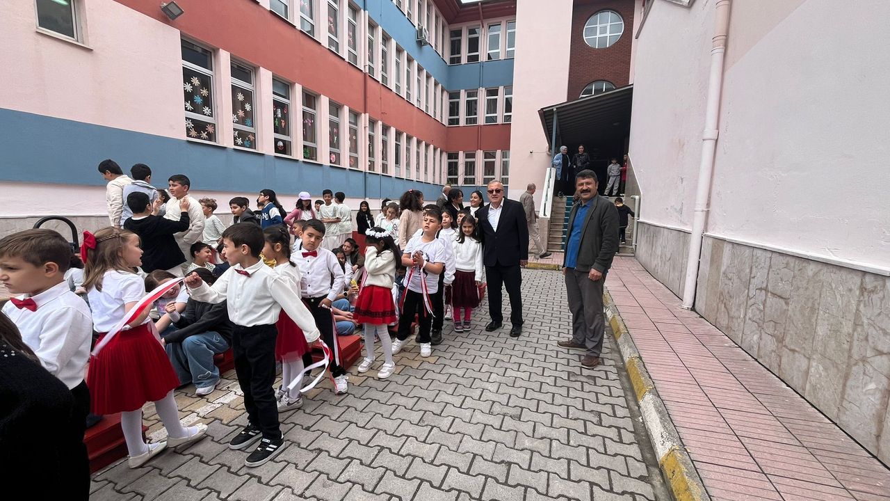 Hürriyet İlkokulu’nda 19 Mayıs Coşkusu: Minikler Büyüledi