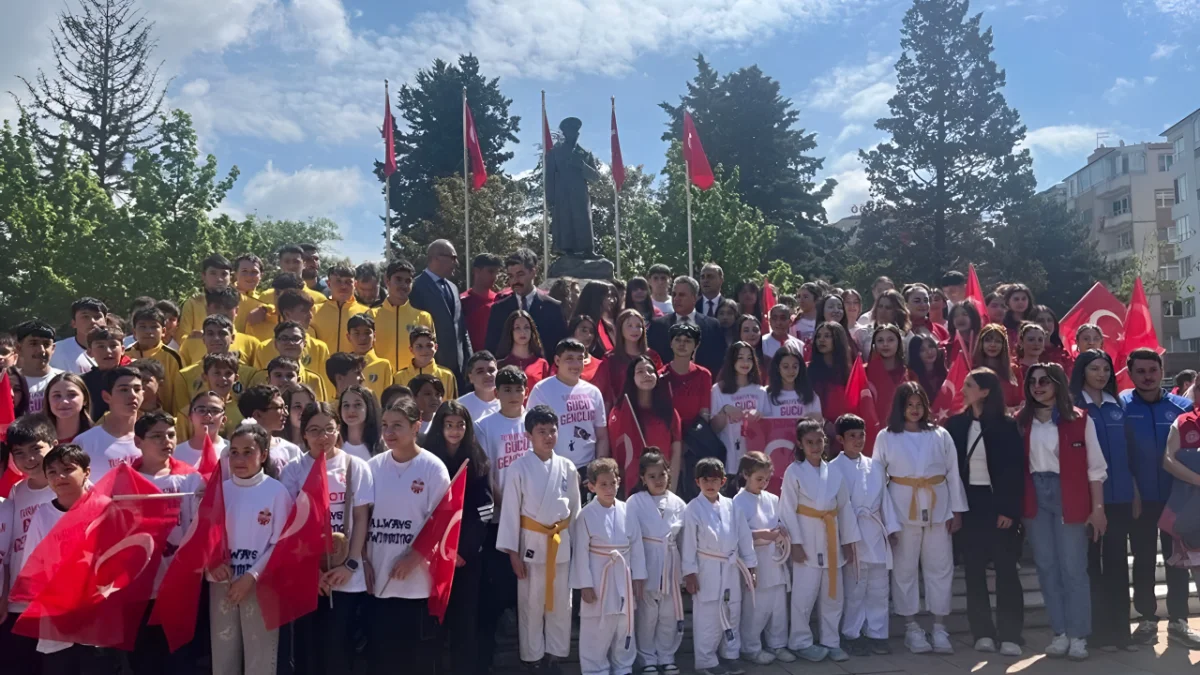 Çorum'da 19 Mayıs Coşkusu Atatürk Anıtı'nda Başladı