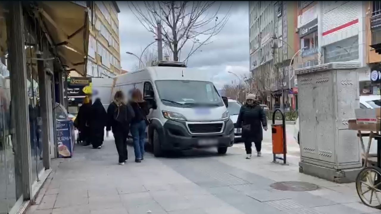 Kaldırım İşgalinde Pes Dedirtti