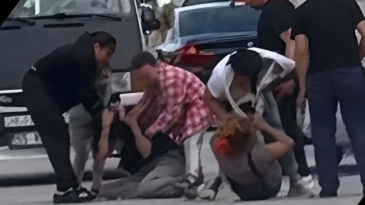 Kale Mahallesi'nde Dehşet: Hurda Toplayan İki Kadın Sokak Ortasında Dövüldü