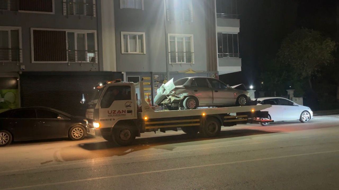 Kaza Sonrası Ortalık Karıştı! Kavga Çıktı: 2 Yaralı