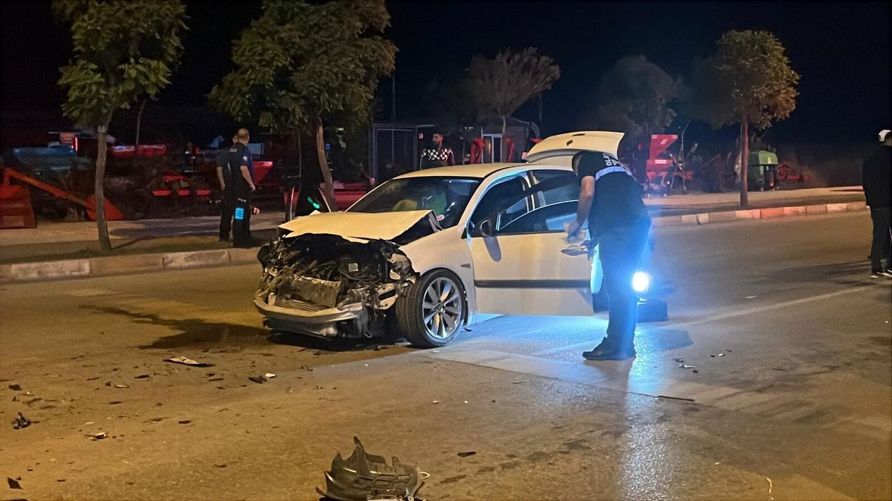 Kaza Yapan Sürücü Firar Etti! 2 Yaralı