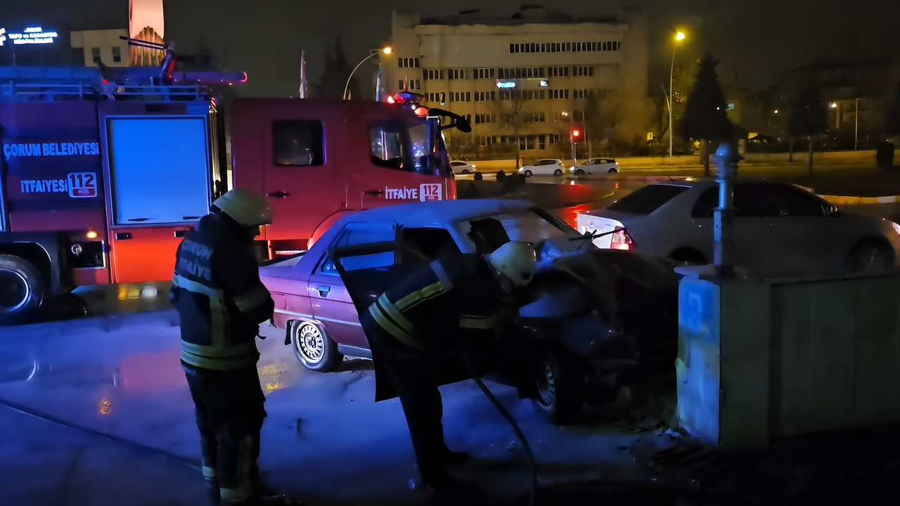 Kontrolden Çıkan Otomobil Benzinlik Duvarına Çarptı: 1’i Ağır, 2 Yaralı