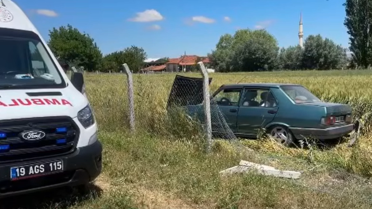 Kontrolden Çıkan Otomobil Tarlaya Uçtu