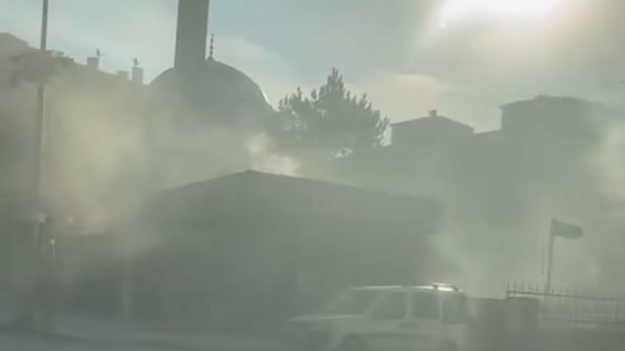 Kuruyemişçide Yangın Paniği!
