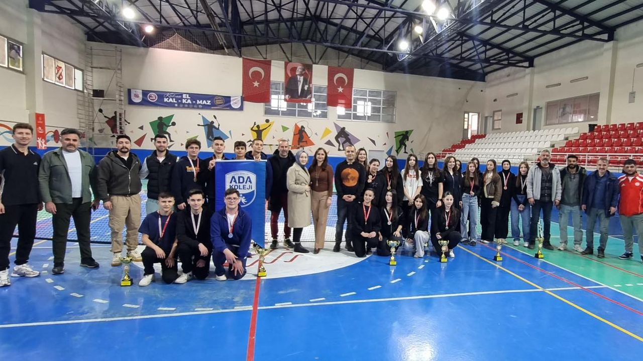 Liseler Arası Tenis Turnuvasında Kıran Kırana Mücadele!