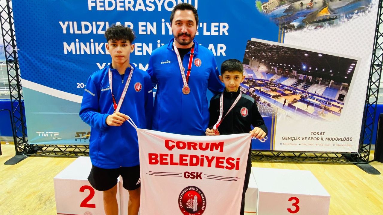 Masa Tenisi Müsabakalarından Dereceye İle Döndüler