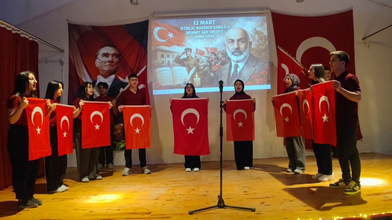 Milli Şair Mehmet Akif Ersoy İstiklal Marşı’nın Oratoryosu Gösterisi İle Anıldı