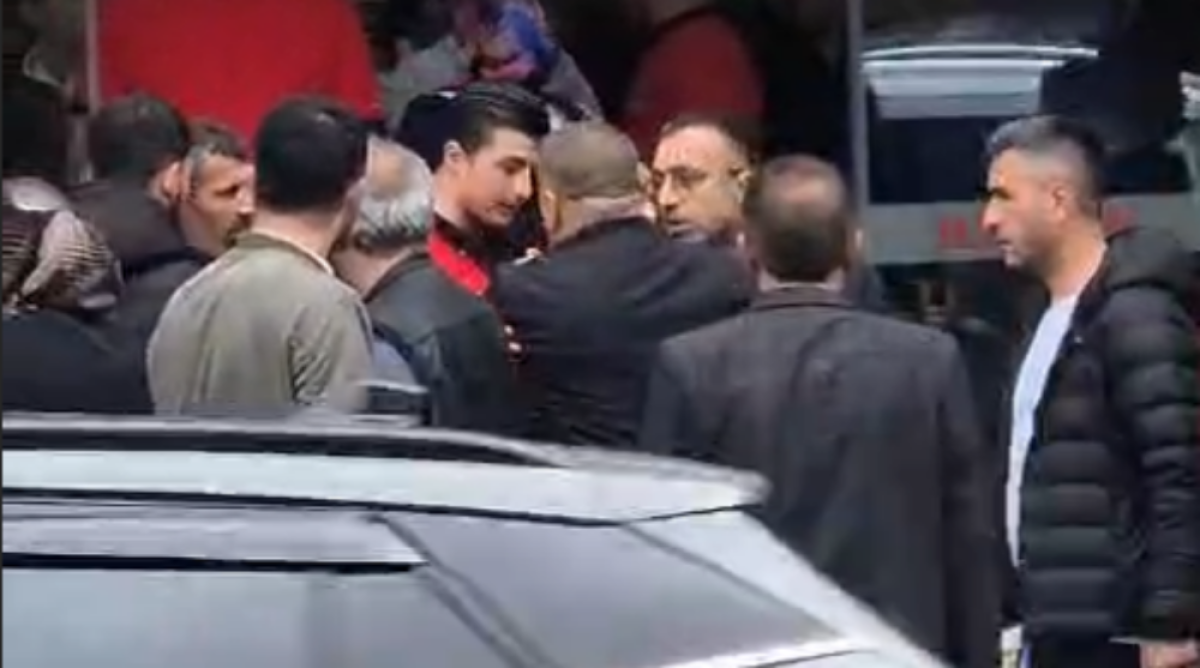 Gazi Caddesi’nde Mağazada Gerginlik: Polis Olayı Büyümeden Önledi