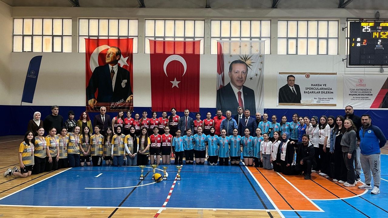 Osmancık’ta Voleybol Turnuvası Muhteşem Atmosferle Tamamlandı