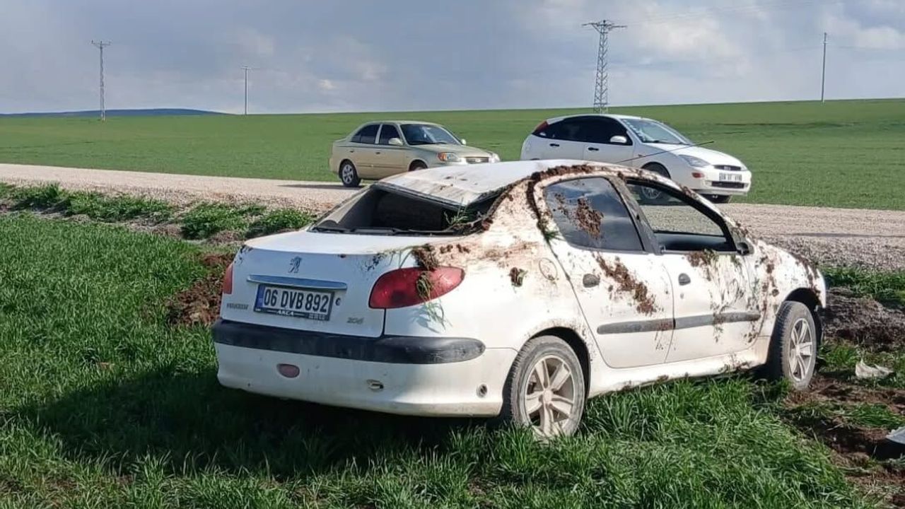 Otomobil Tarlaya Uçtu, Sürücü Yaralandı