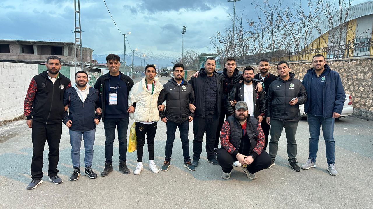 Sahada Kazanan Arca Çorum FK, Dışarıda Kazanan Dostluk