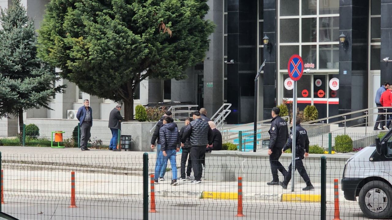 Sokak Ortasında Dehşeti Yaşattılar! 3 Tutuklama