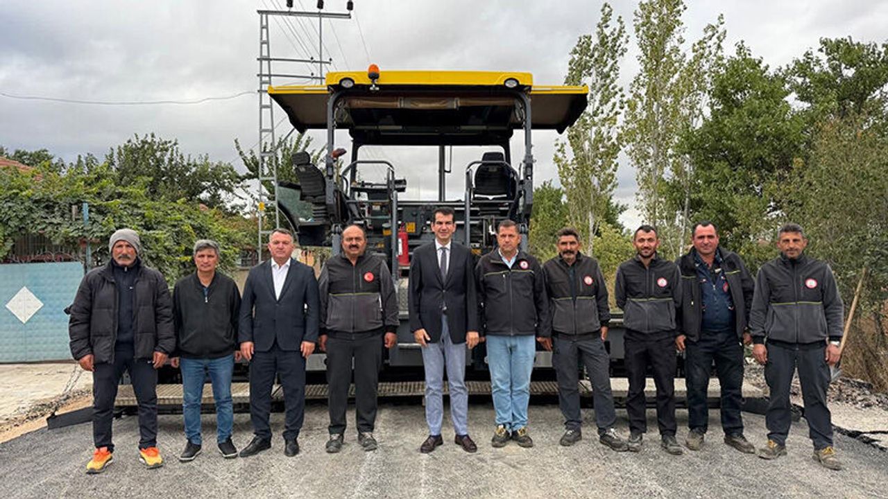 Sungurlu Kaymakamı Köksal asfalt çalışmalarını inceledi