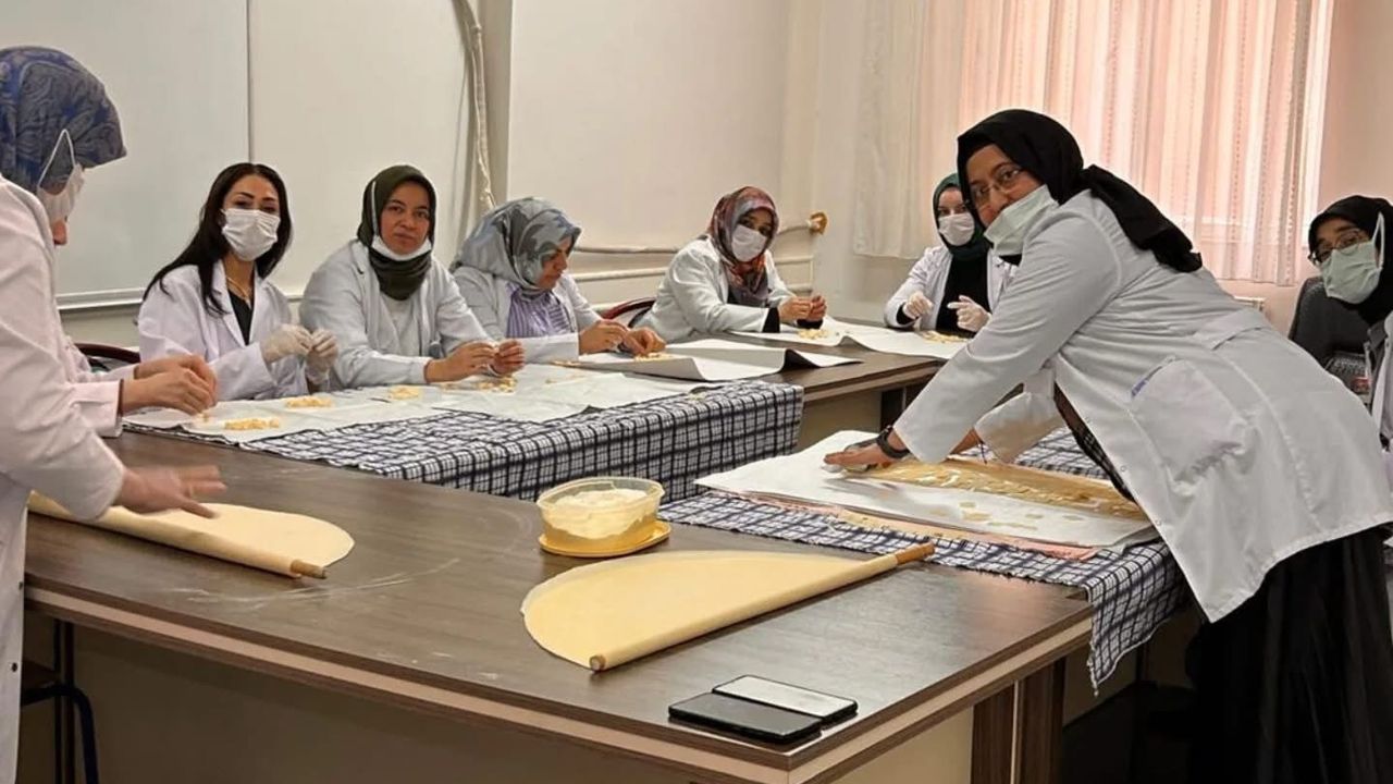 Tescilli Alaca Mantısı İyilik Kolileriyle İhtiyaç Sahiplerine Ulaştırıldı