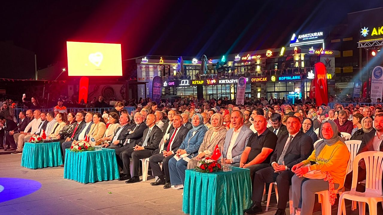 TRT Zamane Halk Konseri Çorum'da Büyük İlgi Gördü