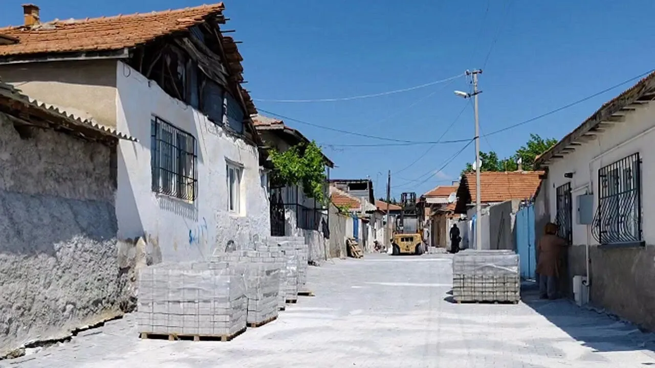 Sungurlu'da Yol Yenileme Çalışmaları Hız Kesmeden Sürüyor