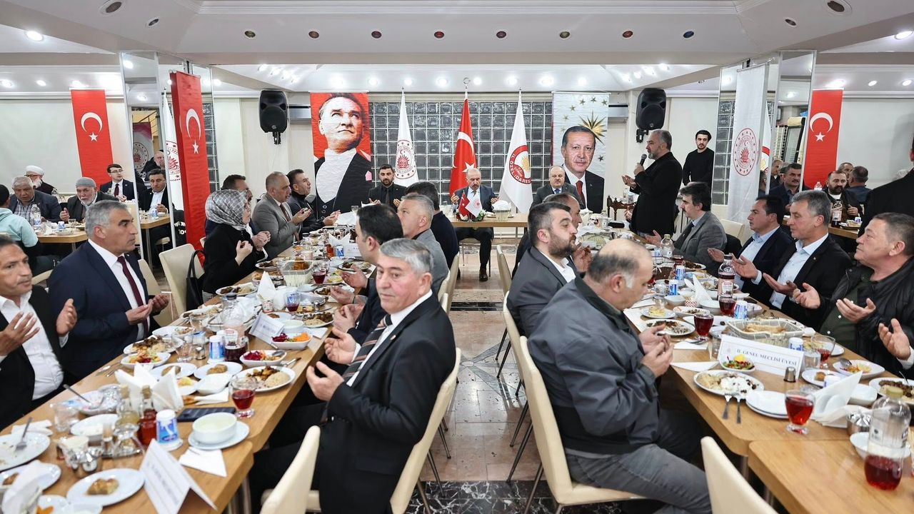 Vali Çalgan İl Genel Meclisi Üyeleri Ve Muhtarlarla İftarda Buluştu