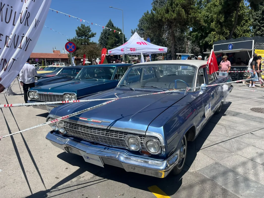 Klasik Otomobiller Çorum'da Nostalji Rüzgarı Estirdi