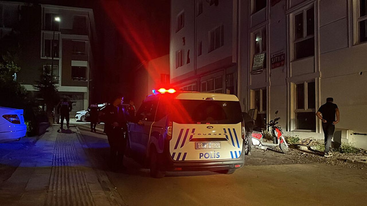Yabancı Uyruklu İki Grup Bıçaklarla Birbirine Girdi