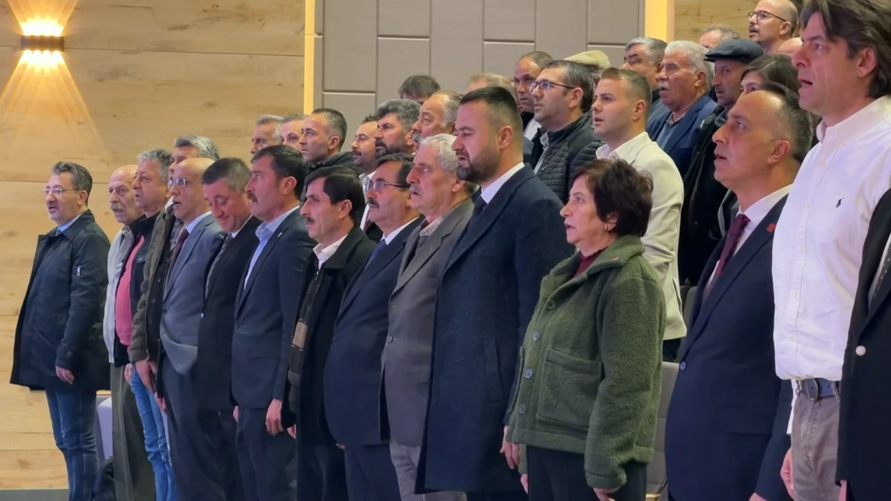 Ziraat Odası Başkanı’nın İstiklal Marşı Sırasındaki Davranışı Tepki Çekti