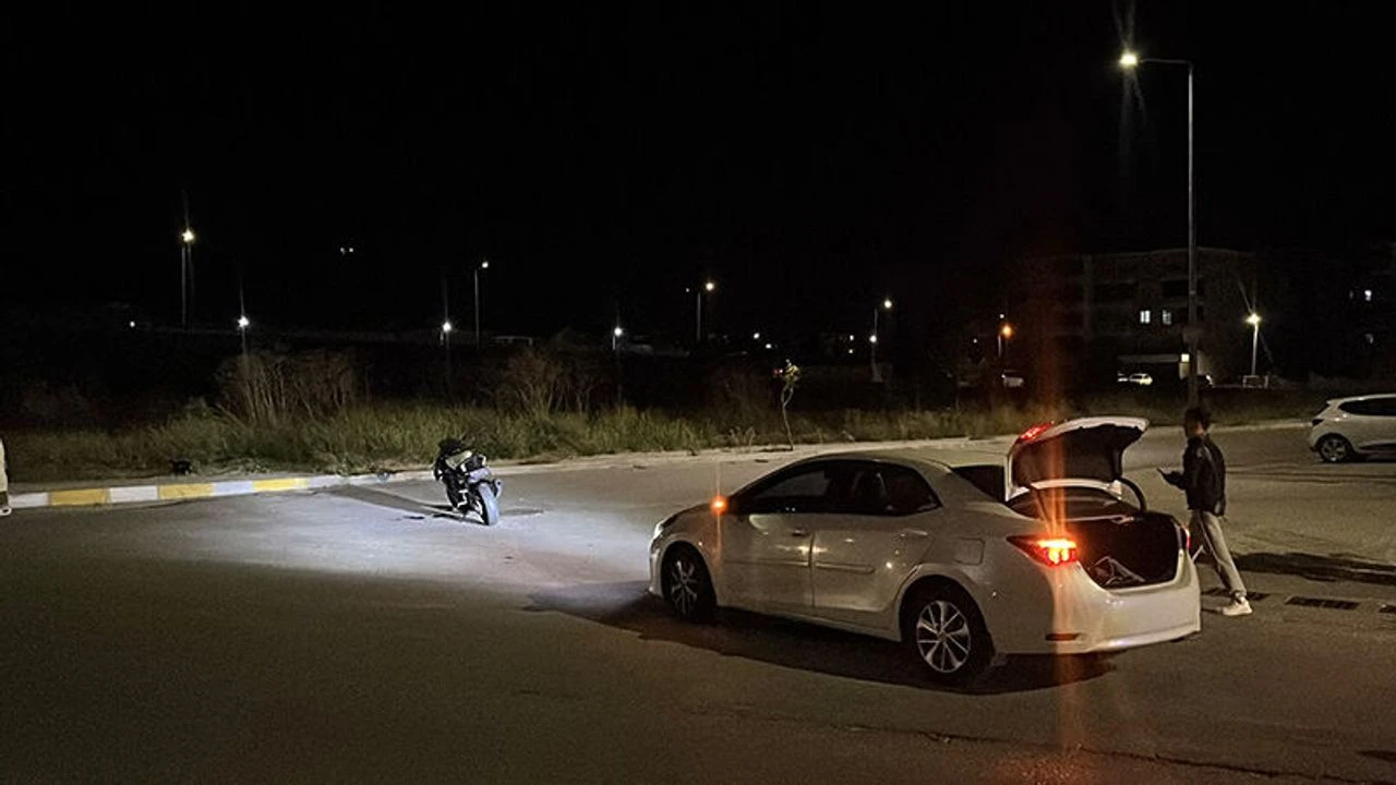 ÇORUM’DA OTOMOBİL İLE MOTOSİKLET ÇARPIŞTI: 1 YARALI
