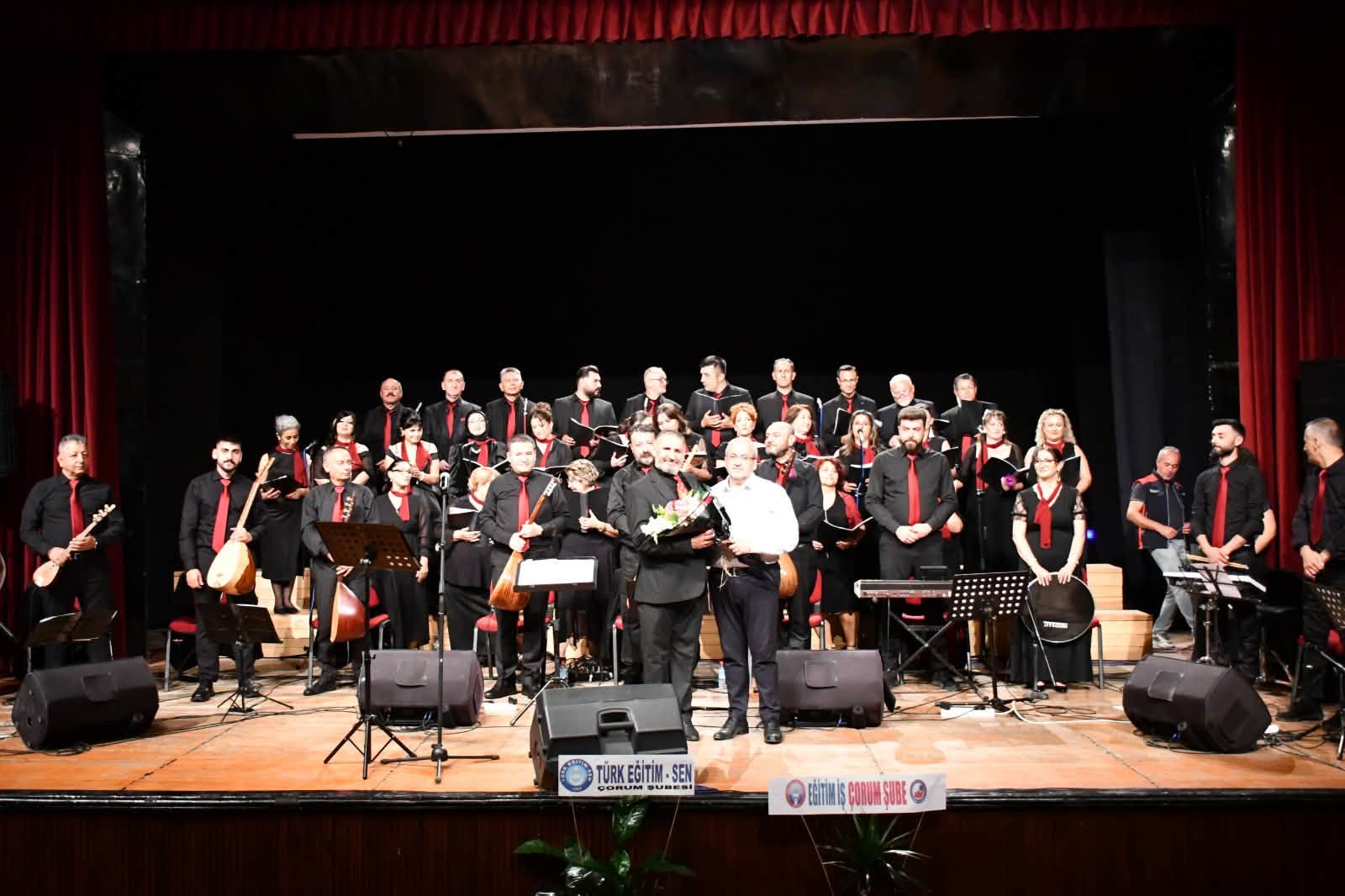 TÜRKÜLERLE ANADOLU EZGİLERİ ÇORUM’DA YANKILANDI