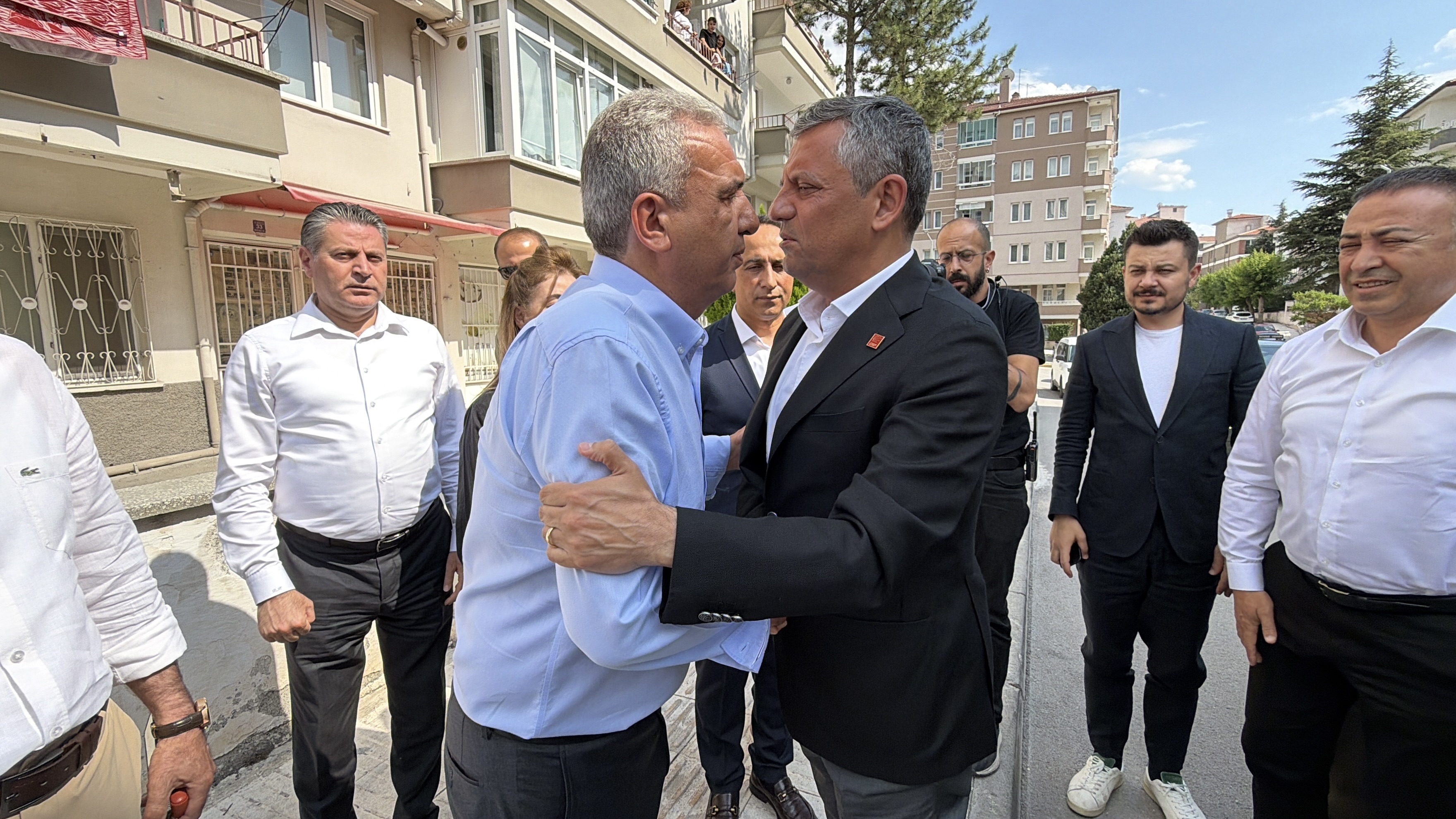 ÖZGÜR ÖZEL,KÖSE AİLESİNE TAZİYEDE BULUNMAK İÇİN ÇORUM'A GELDİ