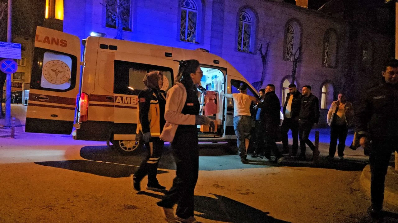 CAMİ ÖNÜNDE SİLAHLI SALDIRIYA UĞRADI  Edinilen bilgilere göre, Abdibey Cami önünde 
