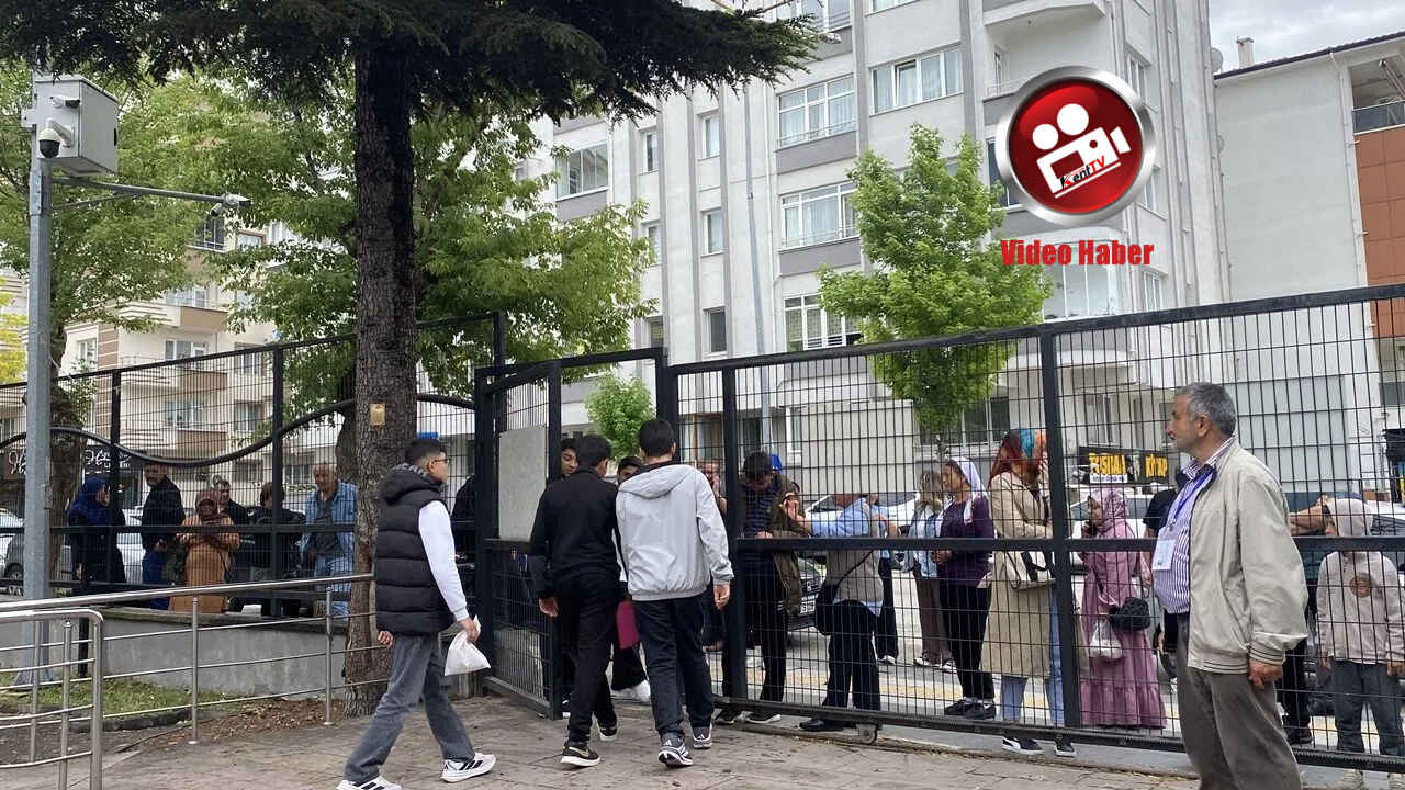 LGS HEYECANI: 5 BİN 838 ÖĞRENCİ İÇERİDE, VELİLER DIŞARIDA TER DÖKTÜ