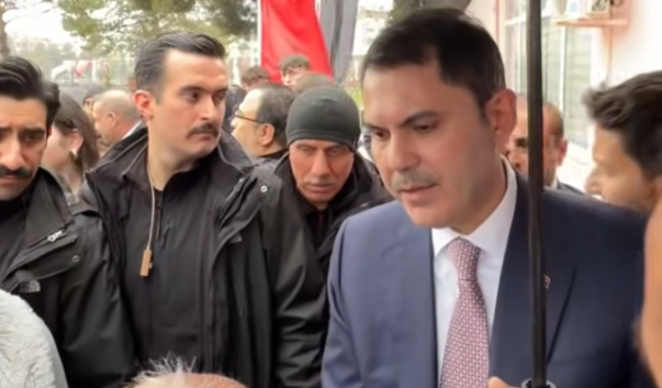 EV SÖZÜNÜ UNUTMADILAR: ŞEHİT BABASI GÖZYAŞLARIYLA BAKANA TEŞEKKÜR ETTİ