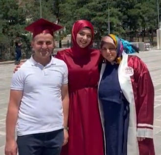 SUNGURLU'DA DUYGUSAL MEZUNİYET: CÜBBESİNİ ANNESİNE, KEPİNİ BABASINA TAKTI