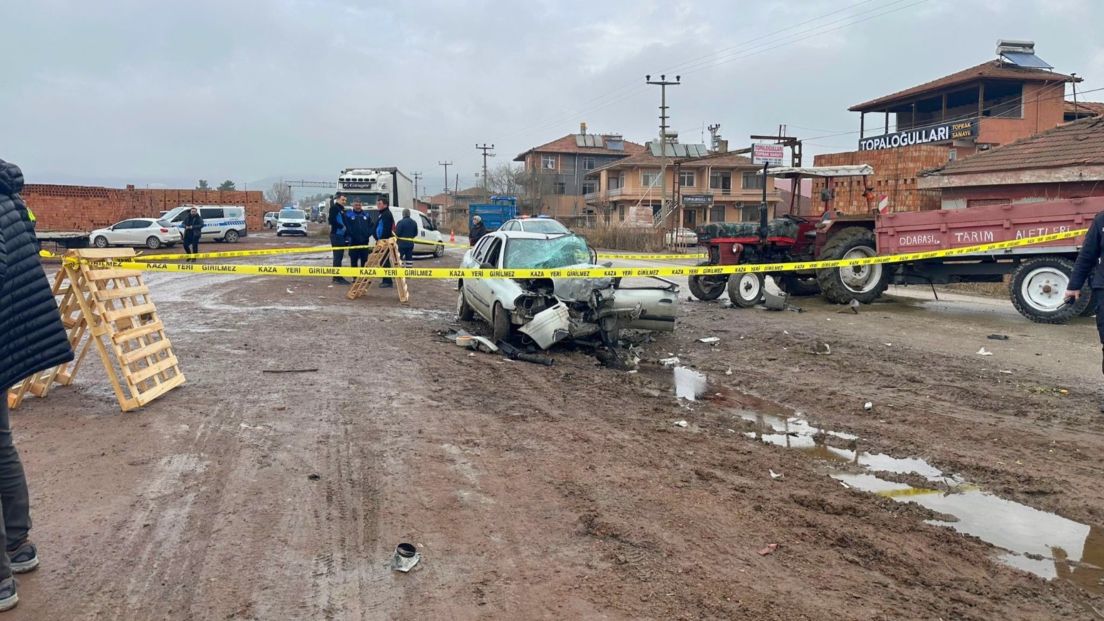 FECİ KAZA GÜVENLİK KAMERASINDA: 1 ÖLÜ, 2 YARALI