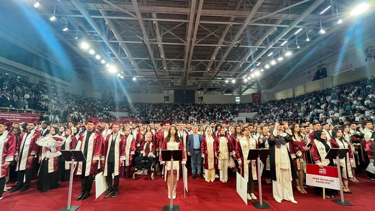 HİTİT ÜNİVERSİTESİ’NDE MEZUNİYET COŞKUSU