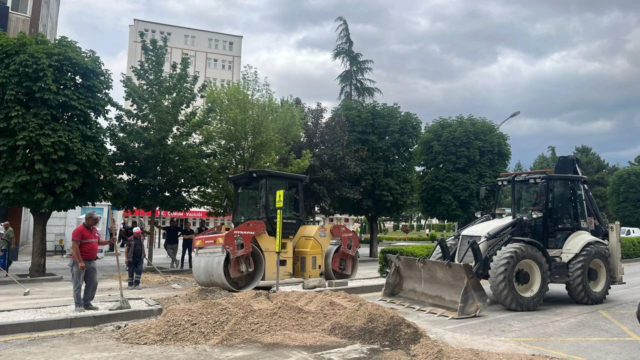 GAZİ CADDESİ’NDE ALTYAPI ÇALIŞMALARI DEVAM EDİYOR