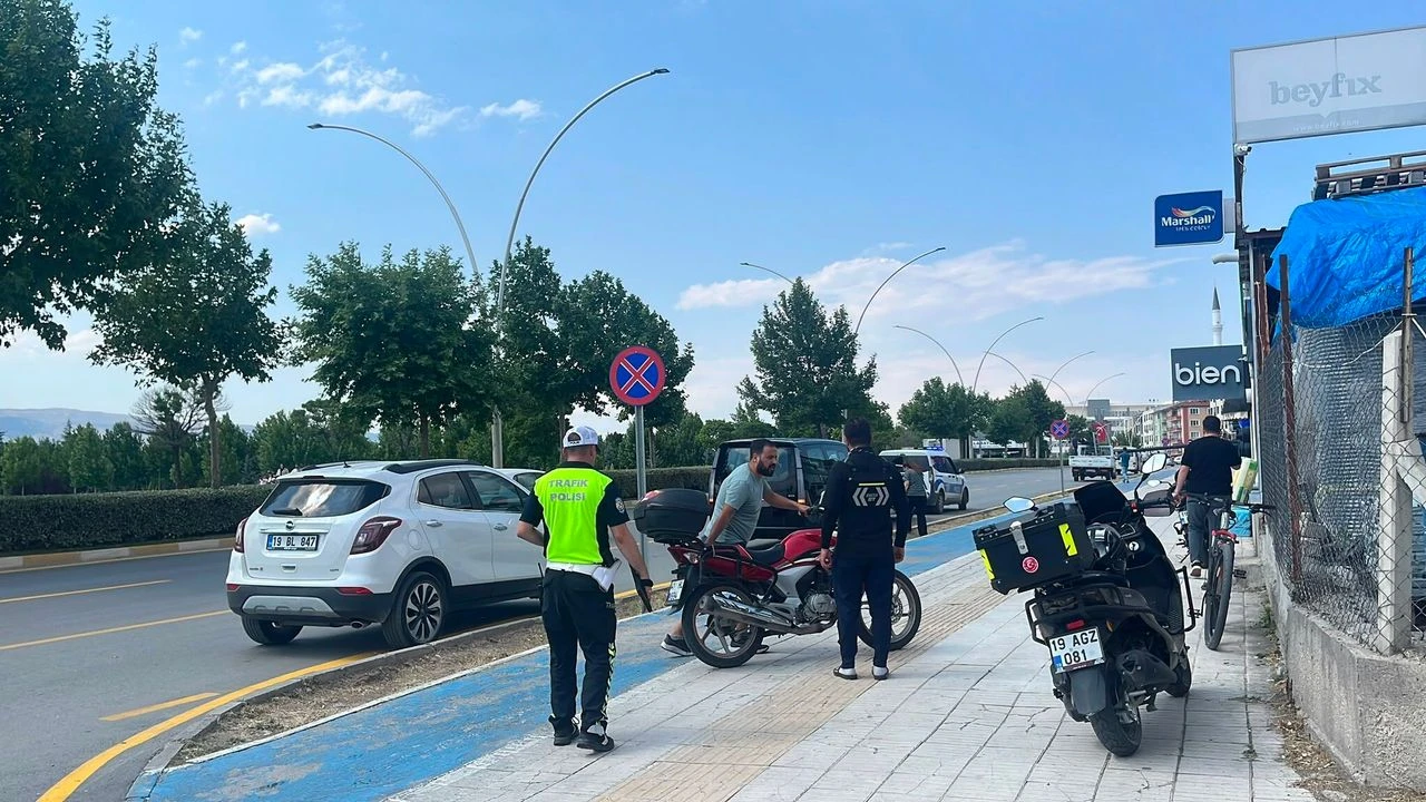 3 ARAÇ BİRBİRİNE GİRDİ, 1 YARALI