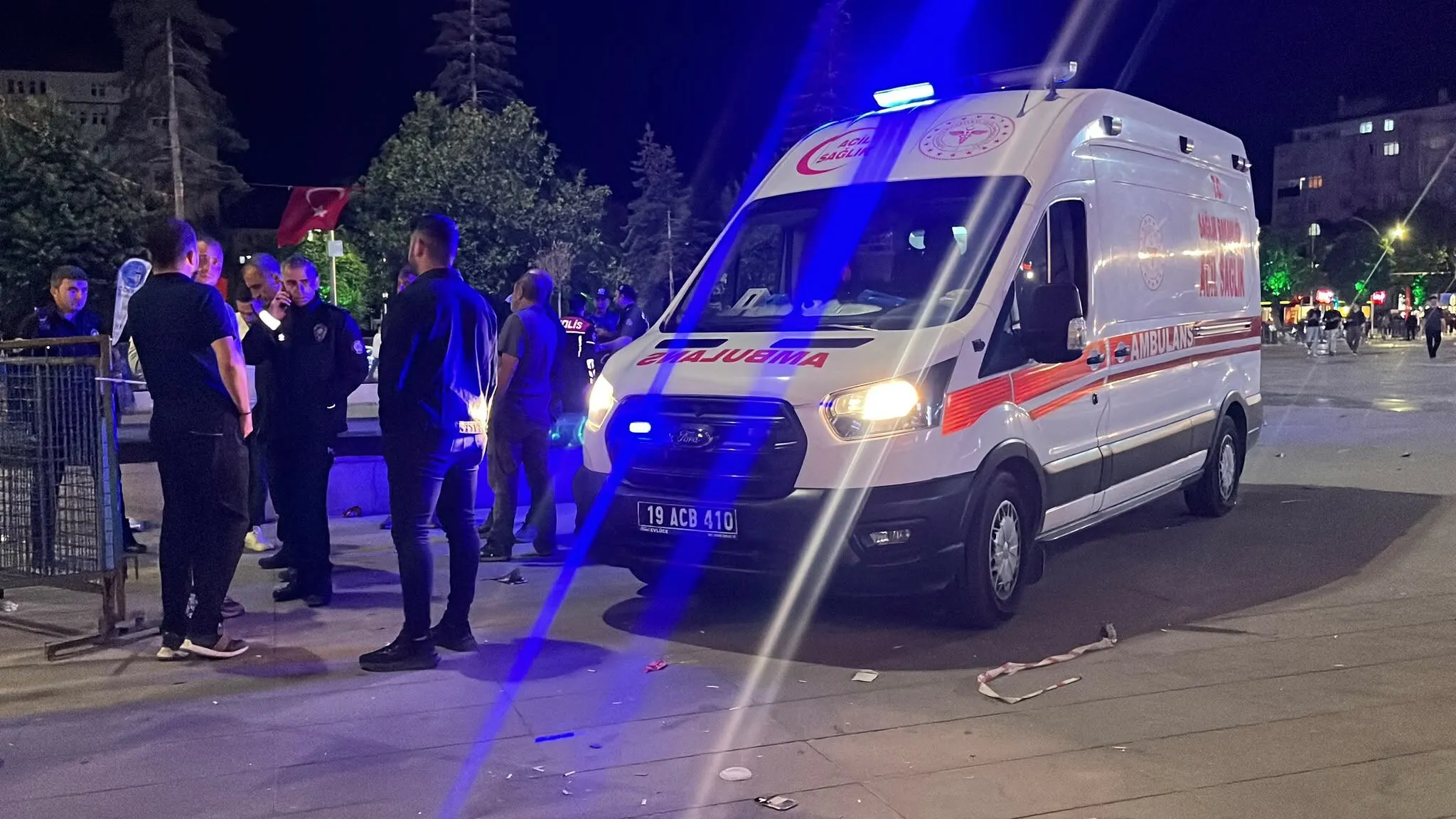 KONSER SONRASI TARTIŞMA BIÇAKLI KAVGAYA DÖNÜŞTÜ: 1 YARALI